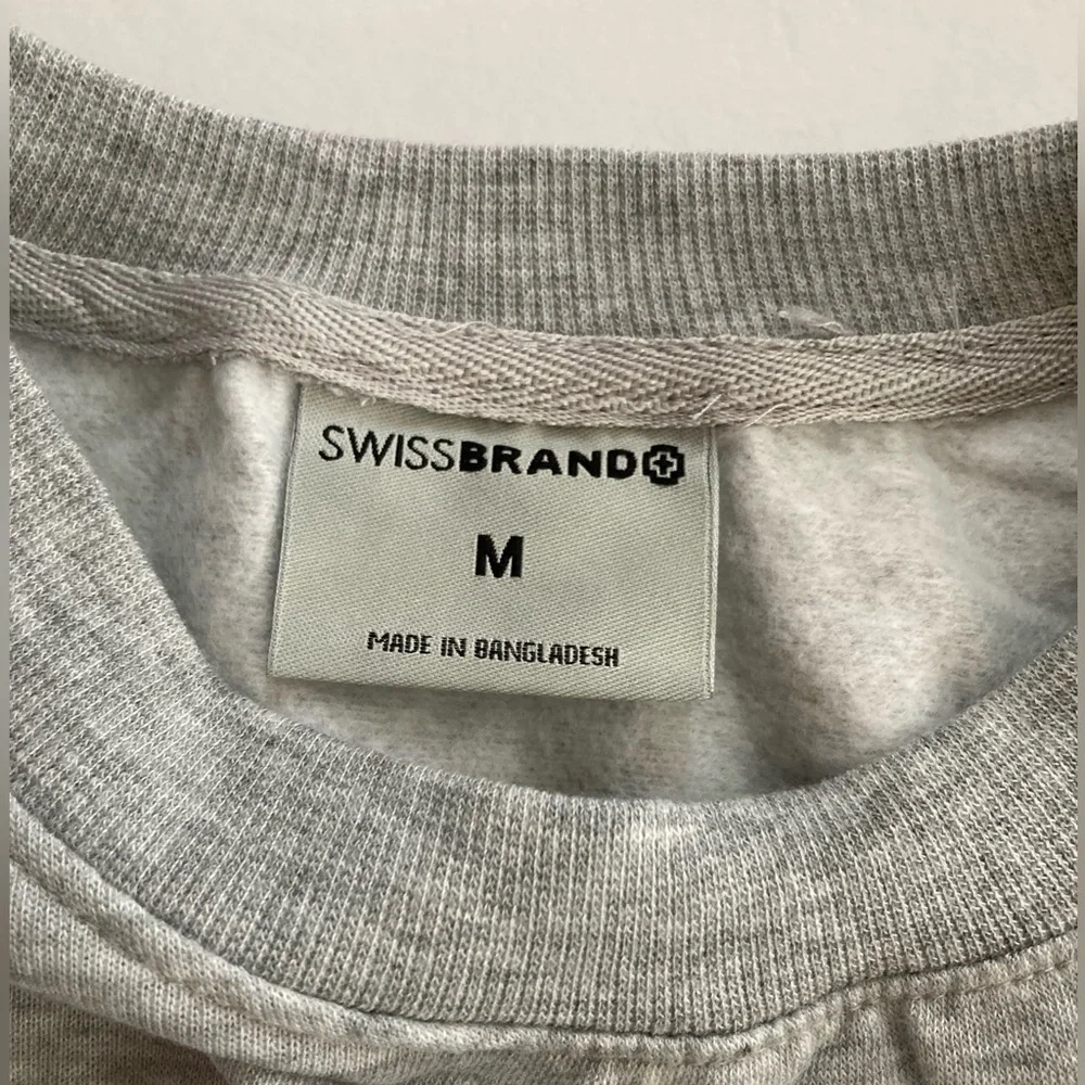 SWISSBRAND | NWT Women’s Heather Gray Crew Neck Sweater